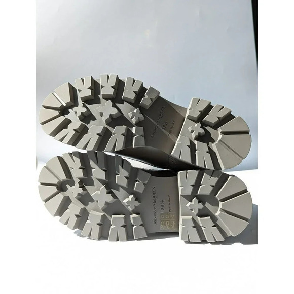 Alexander McQueen Women's Leather Chelsea Boots Size 38.5 C (MSRP $990) - Picture 9 of 12